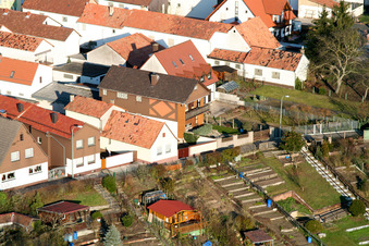 Bahnhofstr in Jockgrim im Bundesland Rheinland-Pfalz, Deutschland aus der Vogelperspektive