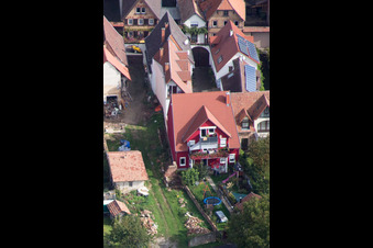 Ortsteil Heuchelheim in Heuchelheim-Klingen im Bundesland Rheinland-Pfalz, Deutschland vom Flugzeug aus