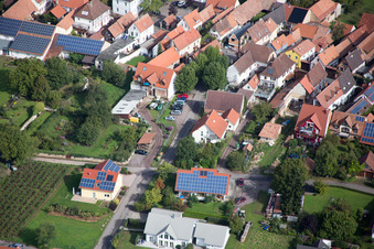Drohnenaufname von Ortsteil Heuchelheim in Heuchelheim-Klingen im Bundesland Rheinland-Pfalz, Deutschland