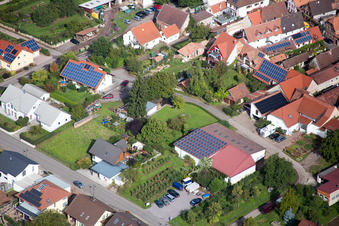 Ortsteil Heuchelheim in Heuchelheim-Klingen im Bundesland Rheinland-Pfalz, Deutschland von der Drohne aus gesehen