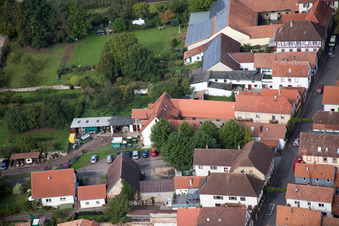 Luftbild von Ortsteil Heuchelheim in Heuchelheim-Klingen im Bundesland Rheinland-Pfalz, Deutschland