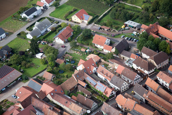 Ortsteil Heuchelheim in Heuchelheim-Klingen im Bundesland Rheinland-Pfalz, Deutschland aus der Luft