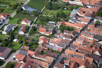 Ortsteil Heuchelheim in Heuchelheim-Klingen im Bundesland Rheinland-Pfalz, Deutschland von oben