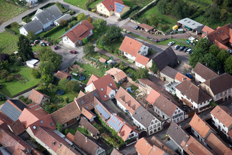 Dorf - Ansicht im Ortsteil Heuchelheim in Heuchelheim-Klingen im Bundesland Rheinland-Pfalz, Deutschland von oben