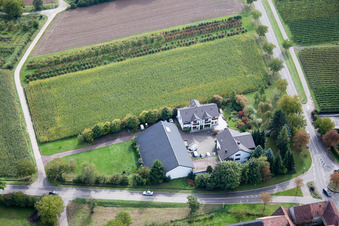 Ortsteil Heuchelheim in Heuchelheim-Klingen im Bundesland Rheinland-Pfalz, Deutschland vom Flugzeug aus