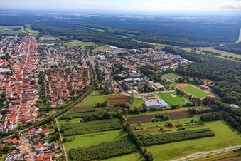 Luftbild von Bienwaldhalle, Integrierte Gesamtschule Kandel und Bienwaldstadion im Bundesland Rheinland-Pfalz, Deutschland