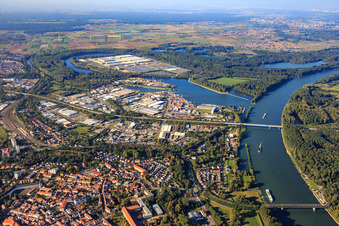 Übersicht Rheinhafen aus Süden in Germersheim im Bundesland Rheinland-Pfalz, Deutschland