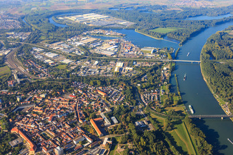 Luftbild von Übersicht Rheinhafen aus Süden in Germersheim im Bundesland Rheinland-Pfalz, Deutschland