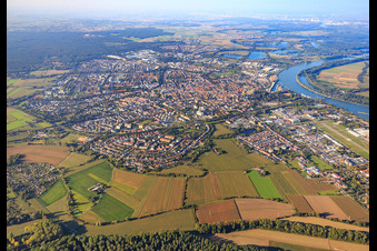 Schrägluftbild von Stadtübersicht aus Süden in Speyer im Bundesland Rheinland-Pfalz, Deutschland