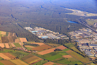 Industriegebiet 1. und 2. Industriestraße im Wald in Hockenheim im Bundesland Baden-Württemberg, Deutschland