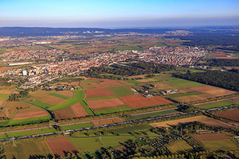 Stadtansicht aus Nordwesten in Schwetzingen im Bundesland Baden-Württemberg, Deutschland