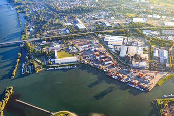 Übersicht Rheinhafen aus Norden in Germersheim im Bundesland Rheinland-Pfalz, Deutschland
