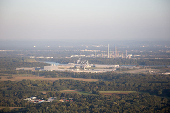 Industriegebiet Oberwald von Westen in Wörth am Rhein im Bundesland Rheinland-Pfalz, Deutschland