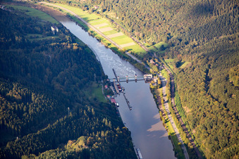 Luftbild von Neckarschleuse Rockenau im Ortsteil Lindach in Eberbach im Bundesland Baden-Württemberg, Deutschland