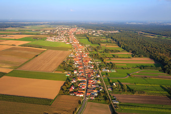 Saarstraße von Westen in Kandel im Bundesland Rheinland-Pfalz, Deutschland
