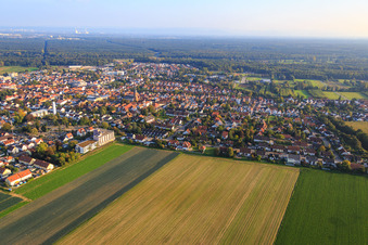 Guttenbergstraße mit Willi-Hussong-Haus in Kandel im Bundesland Rheinland-Pfalz, Deutschland