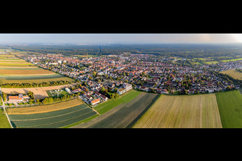 Stadtpanorama aus Nordwesten in Kandel im Bundesland Rheinland-Pfalz, Deutschland