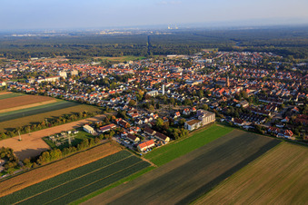 Luftbild von Guttenbergstraße mit Willi-Hussong-Haus in Kandel im Bundesland Rheinland-Pfalz, Deutschland