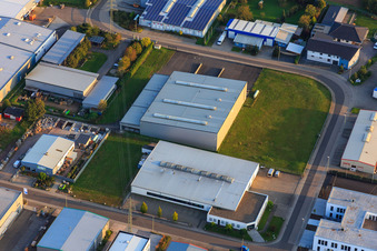 Industriegebiet Große Ahlmühle aus Norden mit Herzog Etiketten KG und Weingärtner Stahl- und Metallbau GmbH in Rohrbach im Bundesland Rheinland-Pfalz, Deutschland