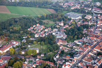 Drohnenbild von Bischwiller im Bundesland Bas-Rhin, Frankreich