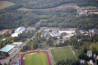 Bischwiller im Bundesland Bas-Rhin, Frankreich von der Drohne aus gesehen