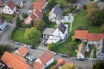 Neuhaeusel im Bundesland Bas-Rhin, Frankreich aus der Drohnenperspektive