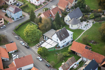 Neuhaeusel im Bundesland Bas-Rhin, Frankreich von einer Drohne aus