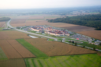 Luftaufnahme von Roppenheim, Style outlet center im Bundesland Bas-Rhin, Frankreich