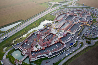 Gebäude des Einkaufszentrum The North Face Outlet in Roppenheim in Grand Est im Bundesland Bas-Rhin, Frankreich