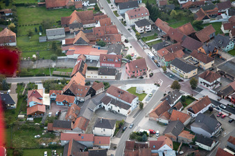 Drohnenbild von Beinheim im Bundesland Bas-Rhin, Frankreich