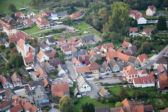 Schrägluftbild von Beinheim im Bundesland Bas-Rhin, Frankreich