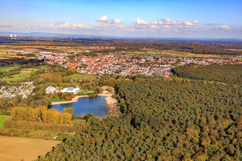 Luftbild von Strandbad westlich der Stadt in Rülzheim im Bundesland Rheinland-Pfalz, Deutschland
