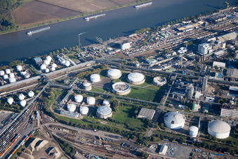 Hochtanklager BASF in Ludwigshafen am Rhein im Bundesland Rheinland-Pfalz, Deutschland