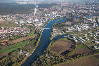Luftbild von Bonadieshafen, Friesenheimer Insel im Ortsteil Neckarstadt-West in Mannheim im Bundesland Baden-Württemberg, Deutschland