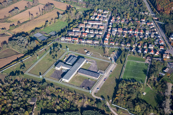 Gefängnis- Gelände und Sicherheitsumzäunung des ehemaligen US-Militärgefängnis Coleman Stockade im Ortsteil Sandhofen in Mannheim im Bundesland Baden-Württemberg, Deutschland