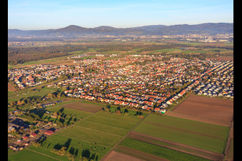Stadtansicht von Südwesten im Ortsteil Kleinhausen in Einhausen im Bundesland Hessen, Deutschland