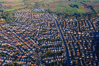 Friedenstraße von Westen in Lorsch im Bundesland Hessen, Deutschland