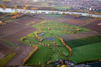 Gelände des Golfplatz GC Worms am Rhein in Hamm Am Rhein in Hamm am Rhein im Bundesland Rheinland-Pfalz, Deutschland