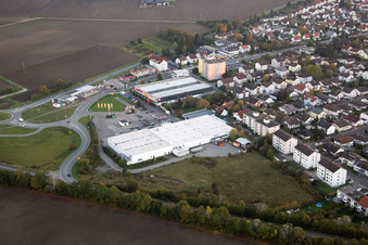 Ortsansicht der Straßen und Häuser der Wohngebiete in Biblis im Bundesland Hessen, Deutschland