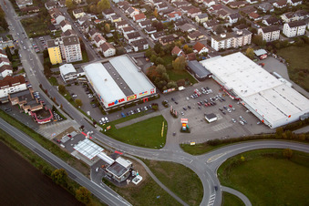 Luftbild von Ortsansicht der Straßen und Häuser der Wohngebiete in Biblis im Bundesland Hessen, Deutschland