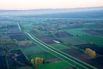 Kanalisierte Weschnitz in Biblis im Bundesland Hessen, Deutschland