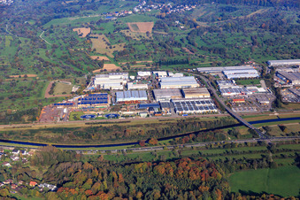 Industriegebiet an der Murg mit Kläranlage Gaggenau König Metall GmbH & CO. KG und PILOUS Holzverarbeitung GmbH im Ortsteil Bad Rotenfels im Bundesland Baden-Württemberg, Deutschland