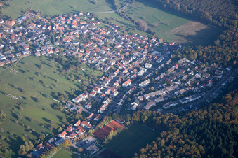 Luftaufnahme von Ortsteil Schöllbronn in Ettlingen im Bundesland Baden-Württemberg, Deutschland