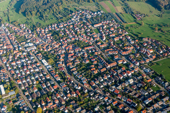 Luftbild von Ortsansicht der Straßen und Häuser der Wohngebiete in Schöllbronn in Ettlingen im Bundesland Baden-Württemberg, Deutschland