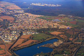 Stadtansicht zwischen Hardtwald und Altrhein aus Süden im Ortsteil Eggenstein in Eggenstein-Leopoldshafen im Bundesland Baden-Württemberg, Deutschland