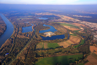 Betonwerk Lithonplus GmbH & Co. KG am Baggersee Eggenstein in Eggenstein-Leopoldshafen im Bundesland Baden-Württemberg, Deutschland
