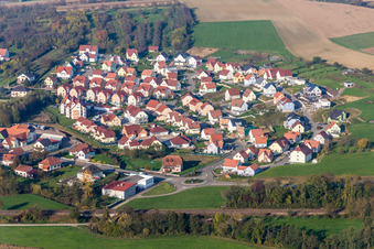 Ortsansicht der Straßen und Häuser der Wohngebiete in Soultz-sous-Forets in Grand Est in Soultz-sous-Forêts im Bundesland Bas-Rhin, Frankreich