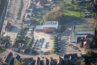 Drohnenaufname von Soultz-sous-Forêts im Bundesland Bas-Rhin, Frankreich