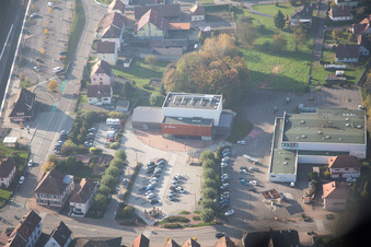 Drohnenbild von Soultz-sous-Forêts im Bundesland Bas-Rhin, Frankreich
