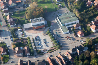 Soultz-sous-Forêts im Bundesland Bas-Rhin, Frankreich von der Drohne aus gesehen